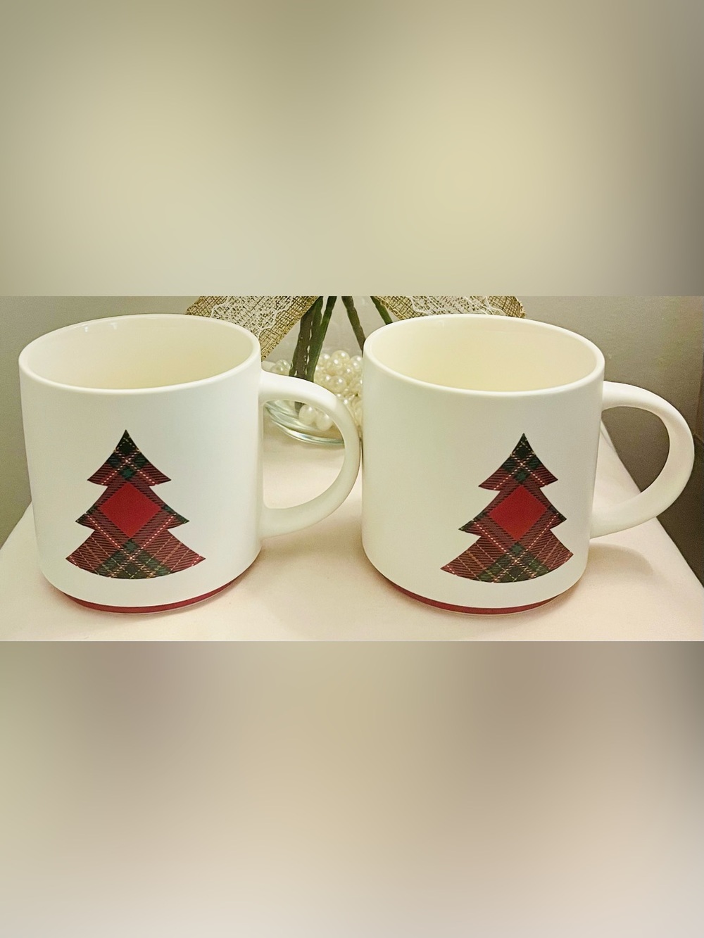 FESTIVE VOICE NWT 18 FL OZ Tartan Plaid 2-Piece Holiday Mug Set.